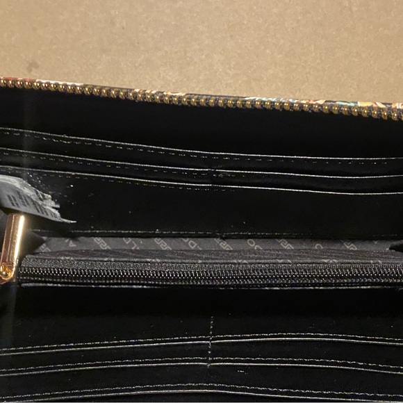 ALDO Black and Gold Orchid & Tiger Wristlet🐅🪷 - Picture 7 of 8